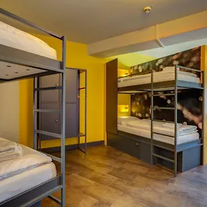https://meininger-hotel-munchen-olympiapark.getmunichhotels.com
